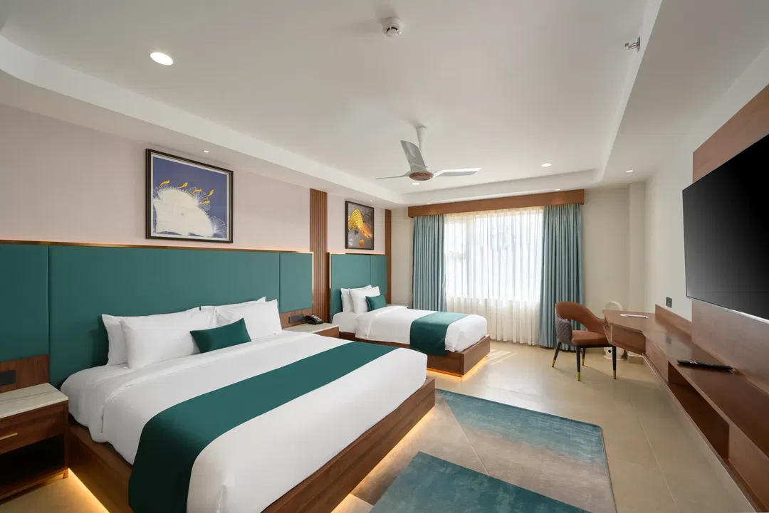 Family room with king and twin beds